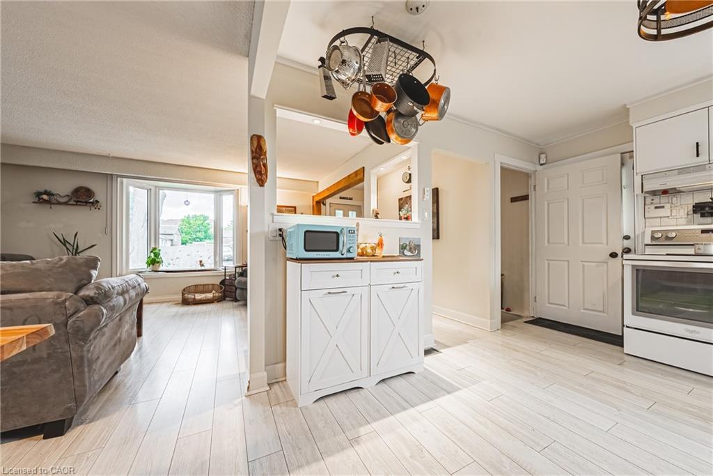 44 Billington Crescent, Hamilton, ON - Indoor Photo Showing Kitchen