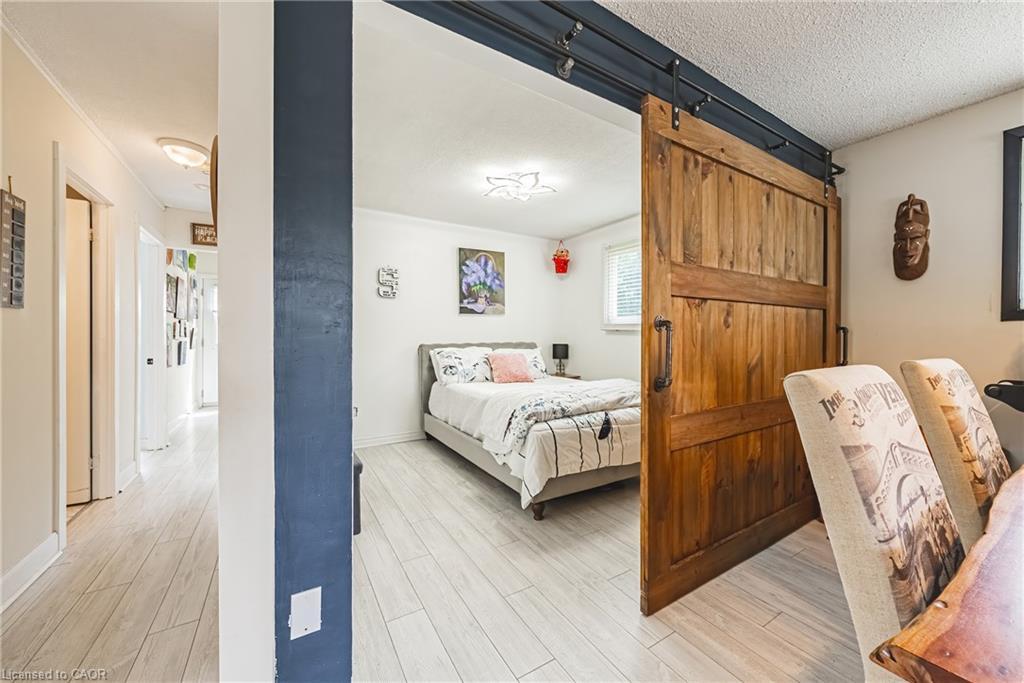 44 Billington Crescent, Hamilton, ON - Indoor Photo Showing Bedroom