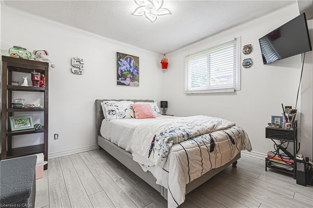 44 Billington Crescent, Hamilton, ON - Indoor Photo Showing Bedroom