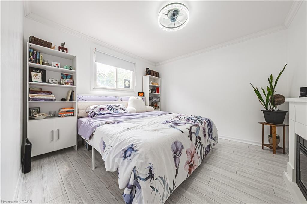 44 Billington Crescent, Hamilton, ON - Indoor Photo Showing Bedroom