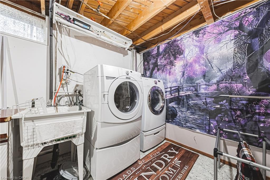 44 Billington Crescent, Hamilton, ON - Indoor Photo Showing Laundry Room