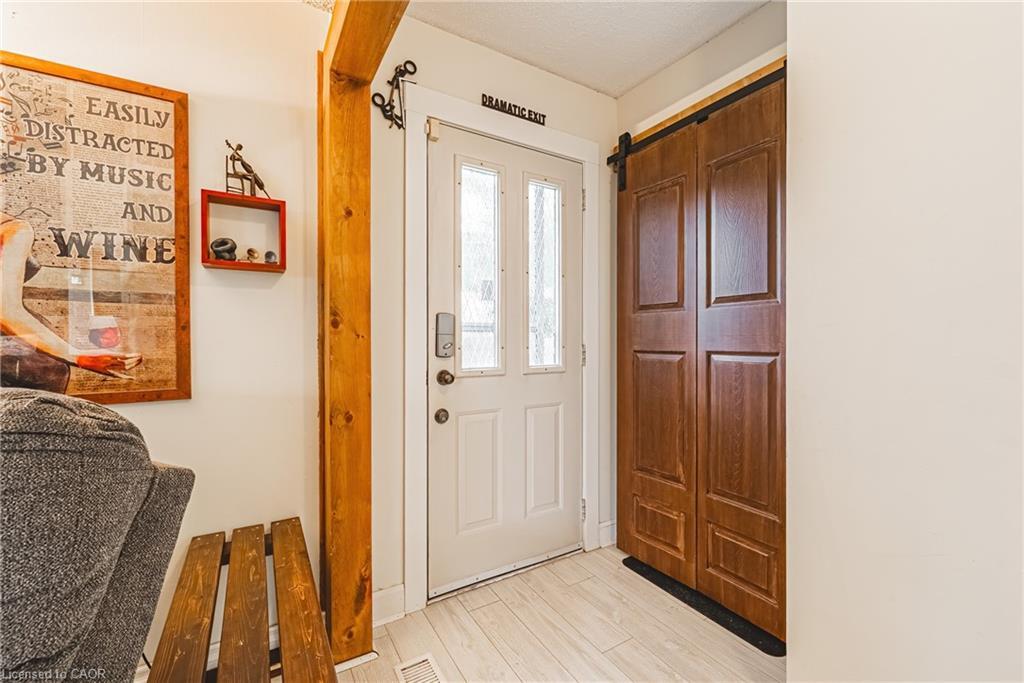 44 Billington Crescent, Hamilton, ON - Indoor Photo Showing Other Room