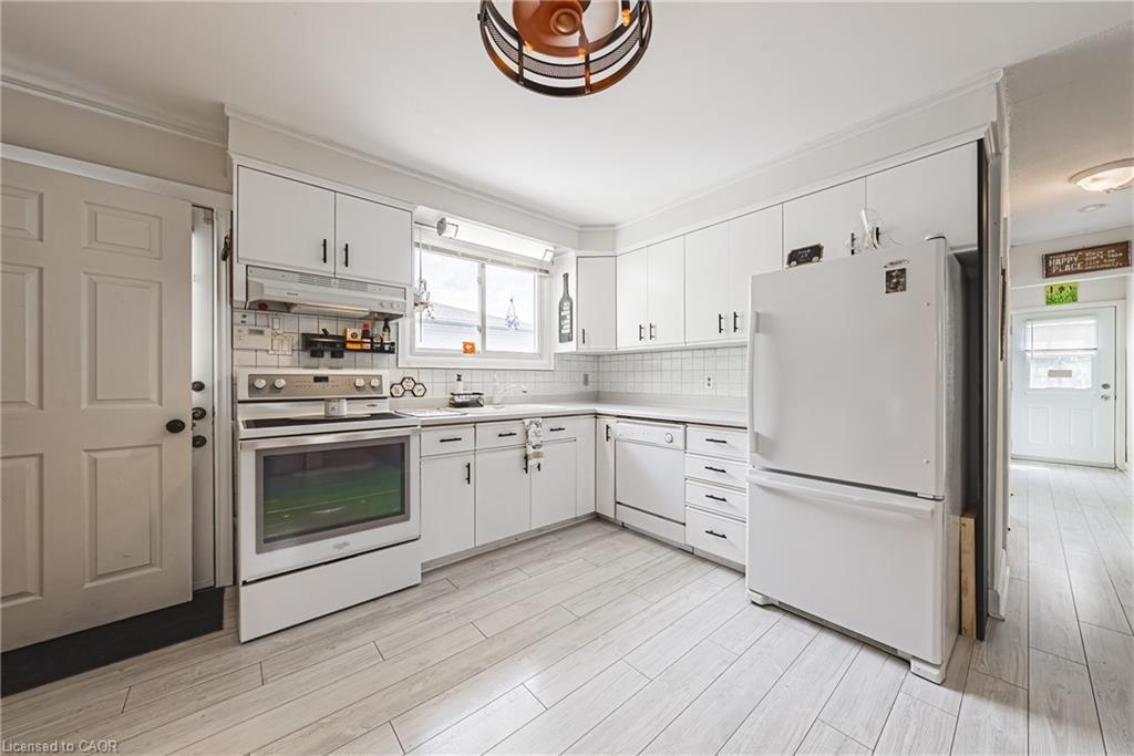44 Billington Crescent, Hamilton, ON - Indoor Photo Showing Kitchen