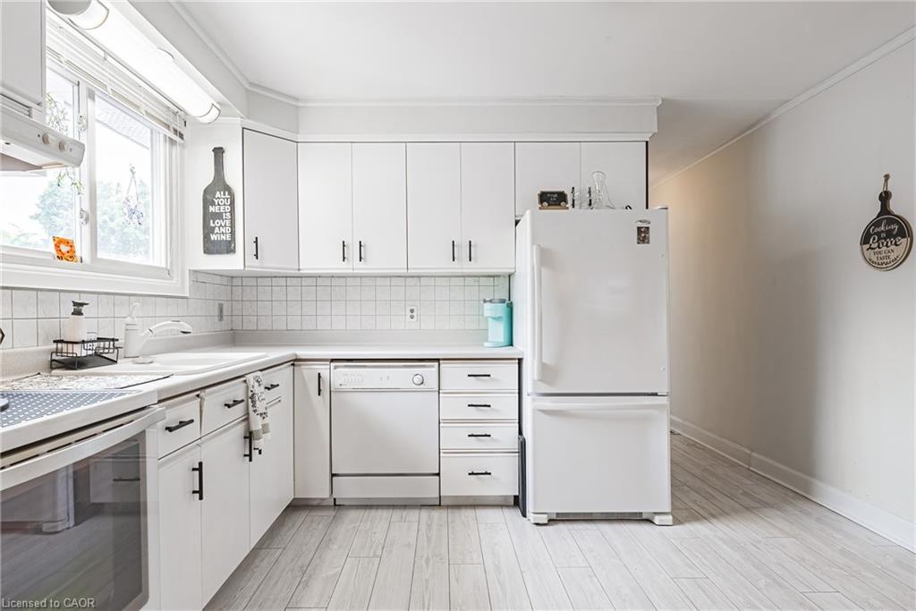 44 Billington Crescent, Hamilton, ON - Indoor Photo Showing Kitchen