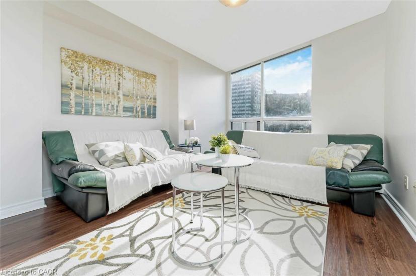 1208-150 Charlton Avenue E, Hamilton, ON - Indoor Photo Showing Living Room