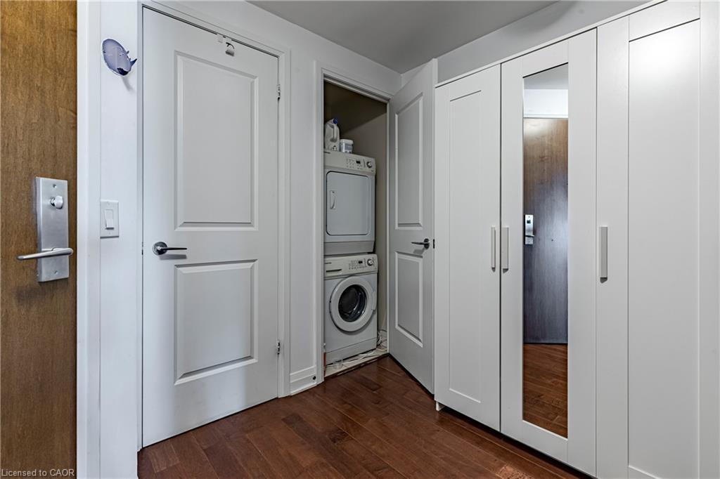 502-1055 Southdown Road, Mississauga, ON - Indoor Photo Showing Laundry Room