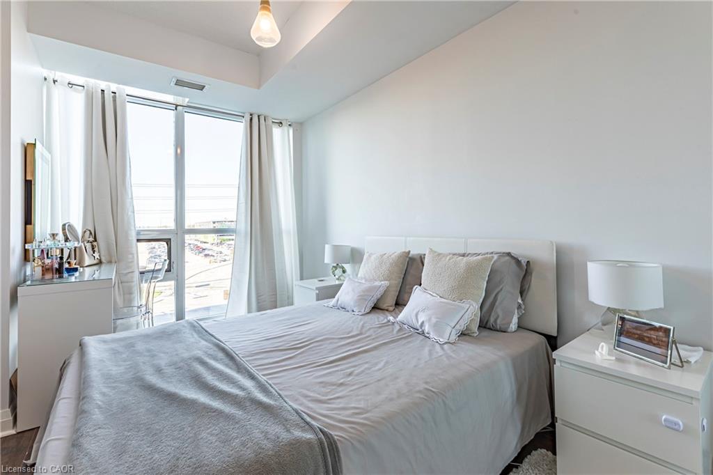 502-1055 Southdown Road, Mississauga, ON - Indoor Photo Showing Bedroom