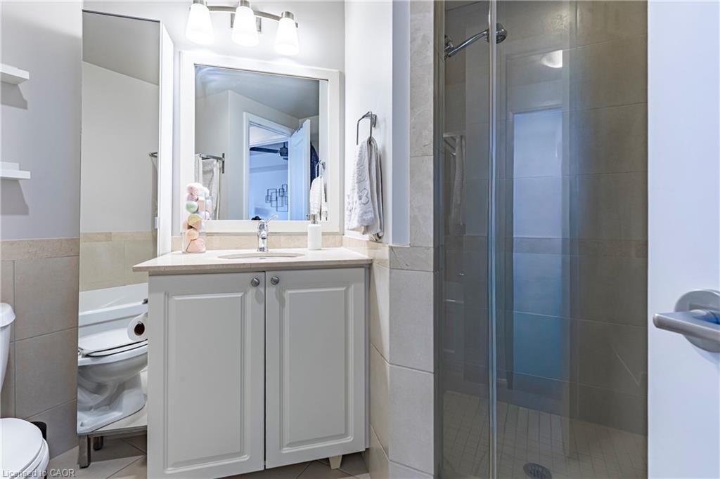 502-1055 Southdown Road, Mississauga, ON - Indoor Photo Showing Bathroom