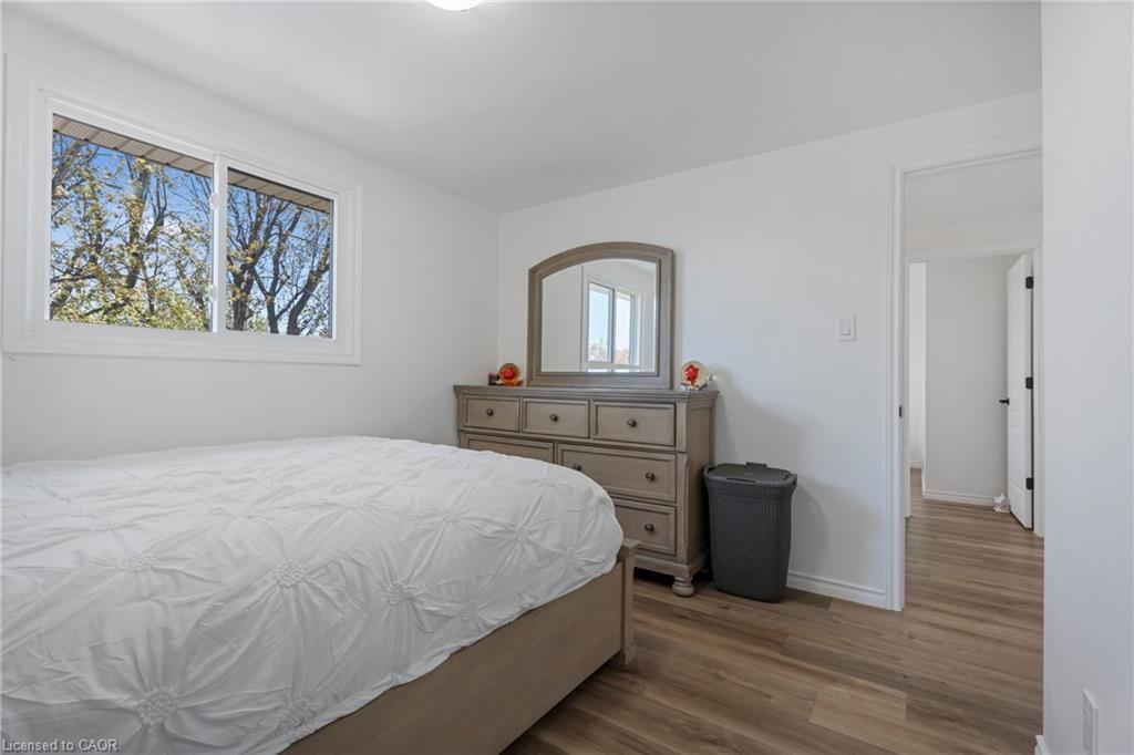 879 Upper Sherman Avenue, Hamilton, ON - Indoor Photo Showing Bedroom