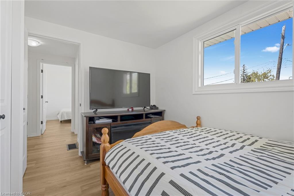 879 Upper Sherman Avenue, Hamilton, ON - Indoor Photo Showing Bedroom