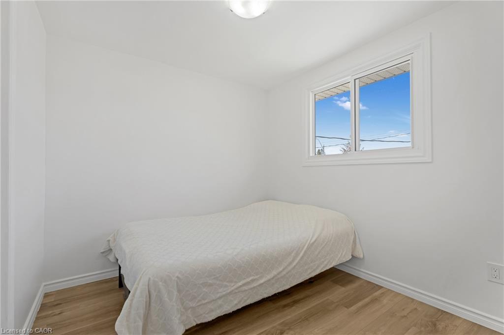 879 Upper Sherman Avenue, Hamilton, ON - Indoor Photo Showing Bedroom