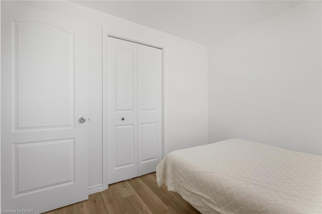 879 Upper Sherman Avenue, Hamilton, ON - Indoor Photo Showing Bedroom