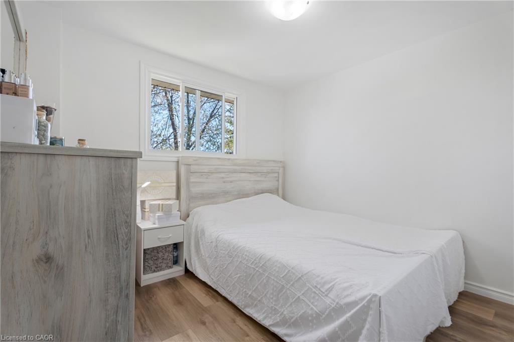 879 Upper Sherman Avenue, Hamilton, ON - Indoor Photo Showing Bedroom