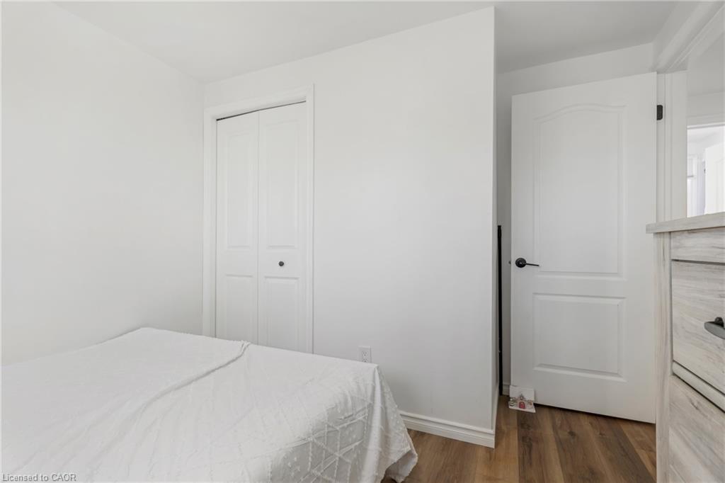 879 Upper Sherman Avenue, Hamilton, ON - Indoor Photo Showing Bedroom
