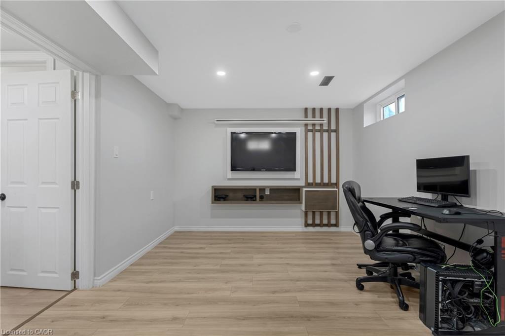 879 Upper Sherman Avenue, Hamilton, ON - Indoor Photo Showing Office