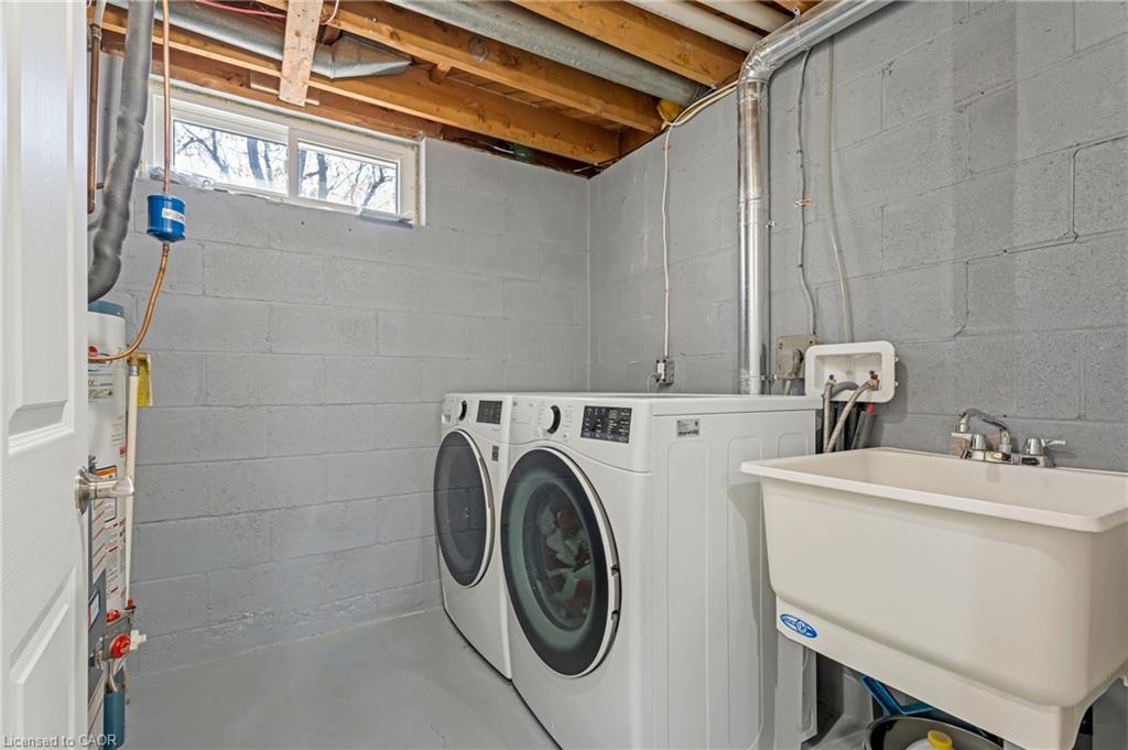 879 Upper Sherman Avenue, Hamilton, ON - Indoor Photo Showing Laundry Room