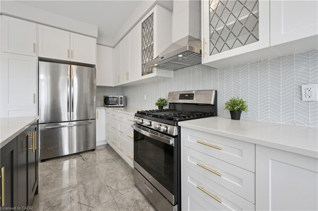 445 Robert Woolner Street, Ayr, ON - Indoor Photo Showing Kitchen With Upgraded Kitchen
