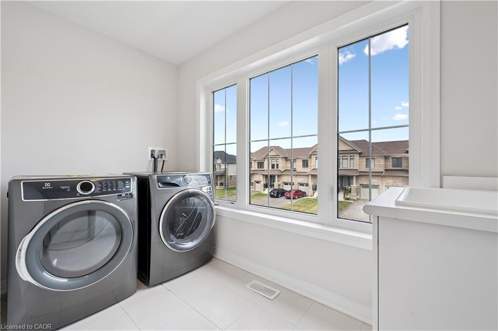 445 Robert Woolner Street, Ayr, ON - Indoor Photo Showing Laundry Room