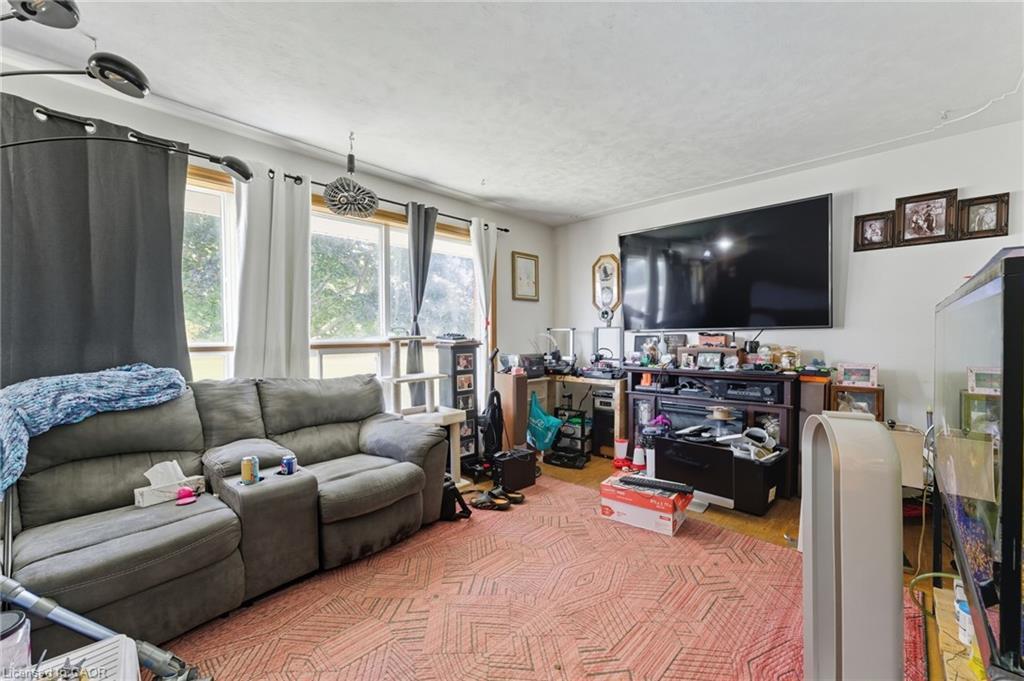 1091 Branchton Road, Cambridge, ON - Indoor Photo Showing Living Room