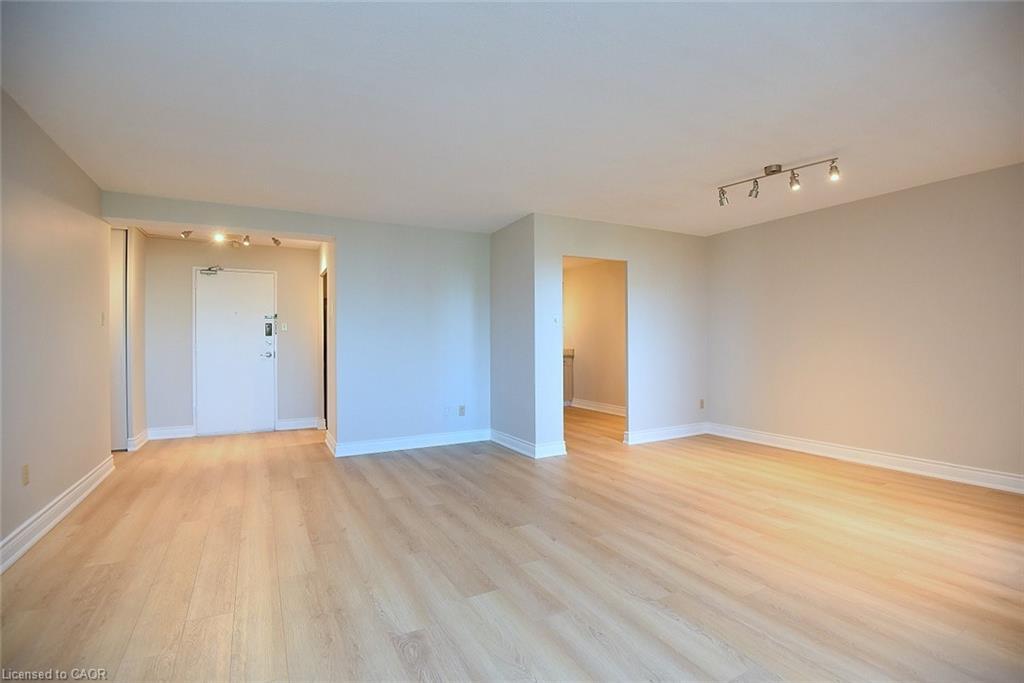 802-627 The West Mall Drive, Toronto, ON - Indoor Photo Showing Other Room