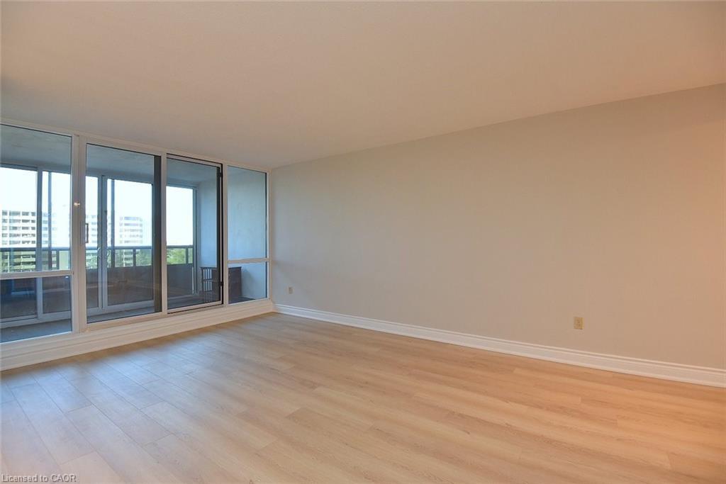 802-627 The West Mall Drive, Toronto, ON - Indoor Photo Showing Other Room