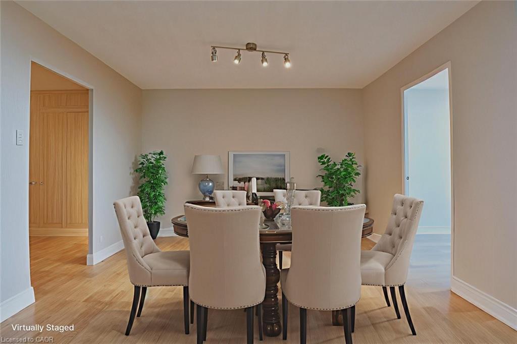 802-627 The West Mall Drive, Toronto, ON - Indoor Photo Showing Dining Room