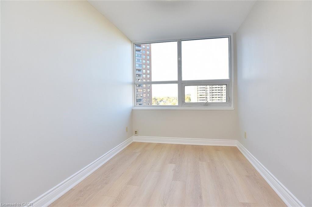 802-627 The West Mall Drive, Toronto, ON - Indoor Photo Showing Other Room