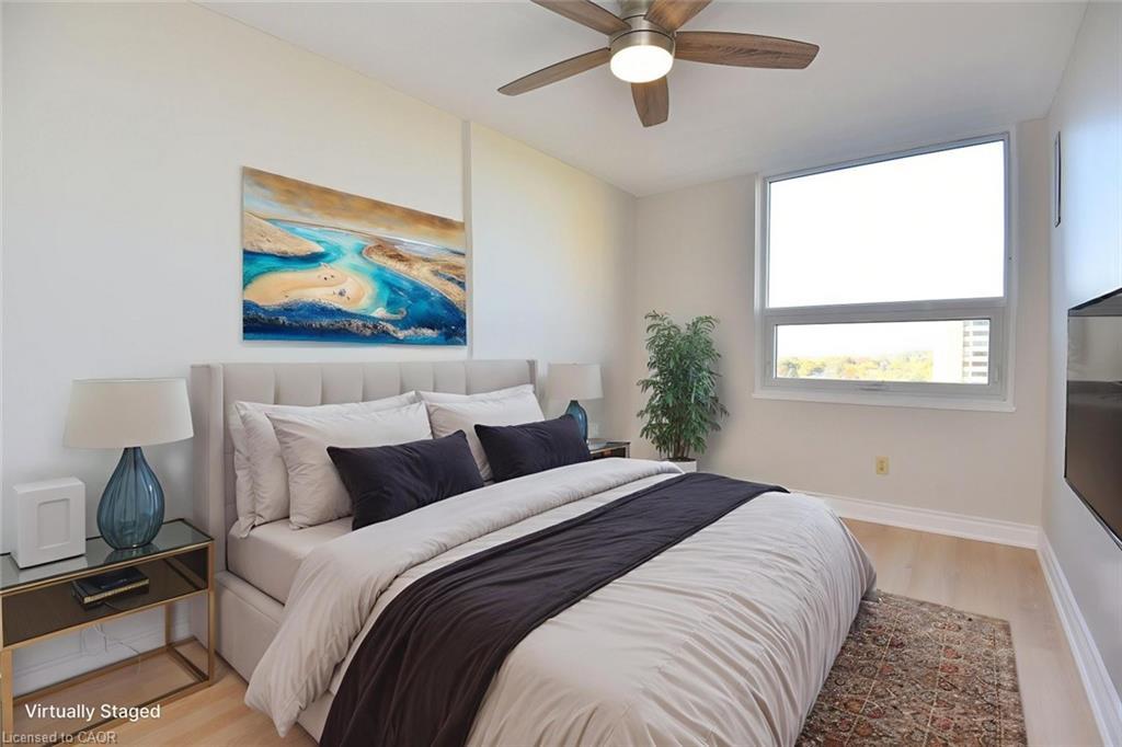 802-627 The West Mall Drive, Toronto, ON - Indoor Photo Showing Bedroom