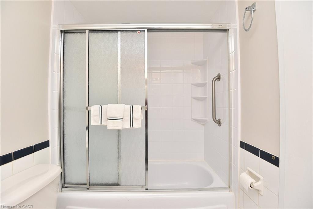 802-627 The West Mall Drive, Toronto, ON - Indoor Photo Showing Bathroom