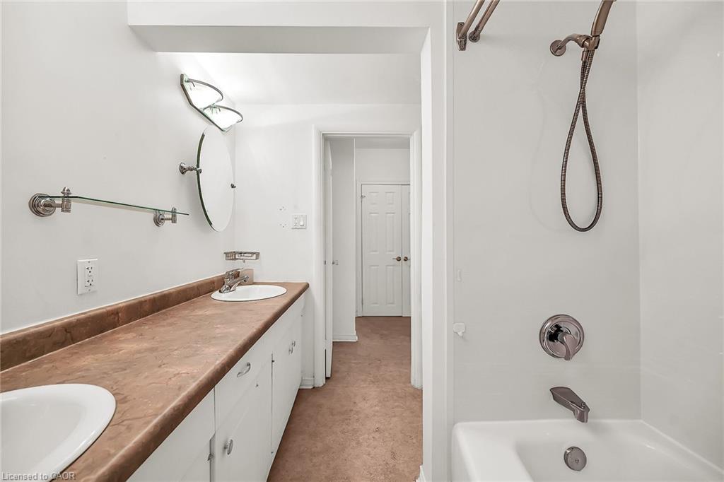 404-510 Queenston Road, Hamilton, ON - Indoor Photo Showing Bathroom