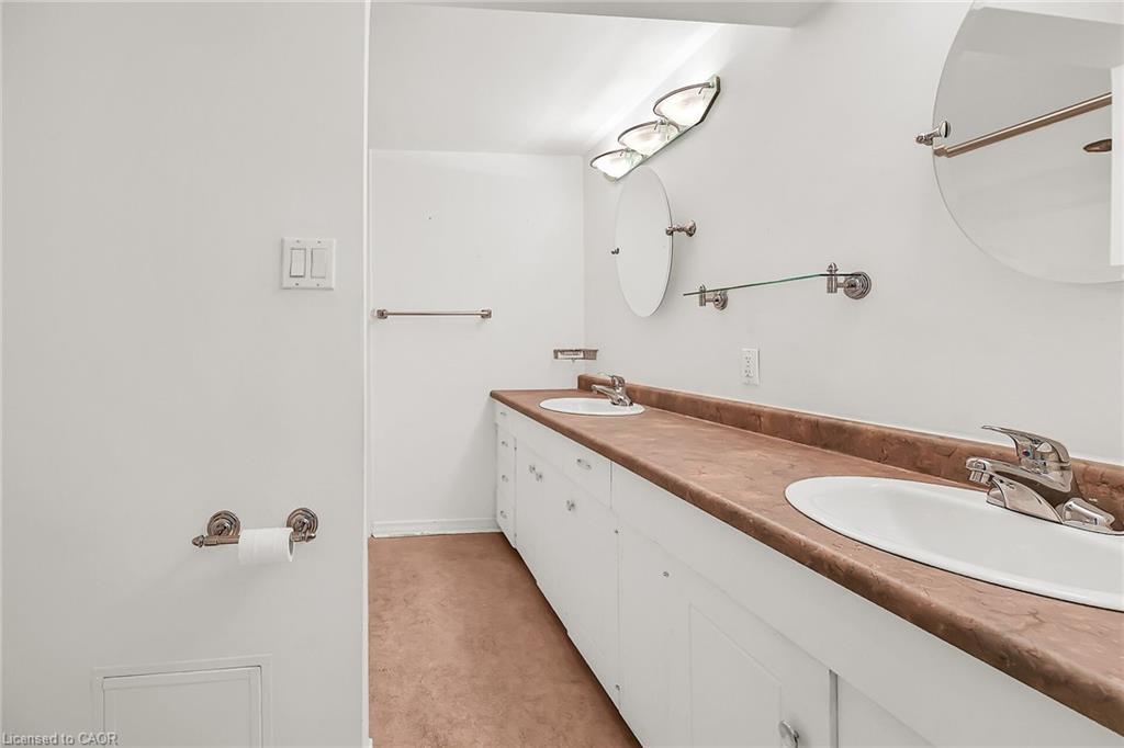 404-510 Queenston Road, Hamilton, ON - Indoor Photo Showing Bathroom