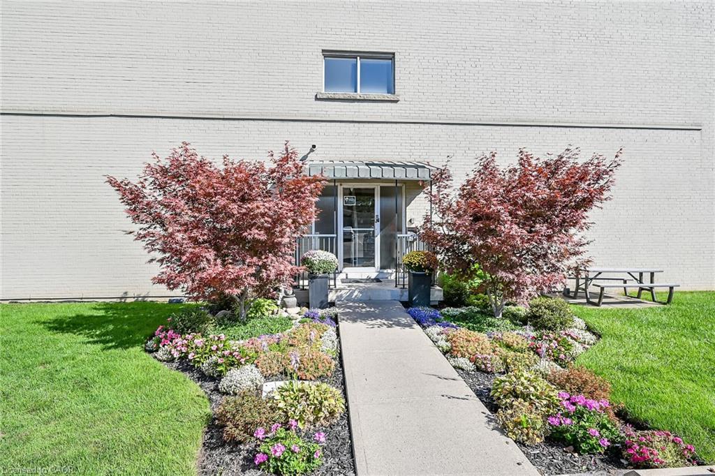 404-510 Queenston Road, Hamilton, ON - Outdoor