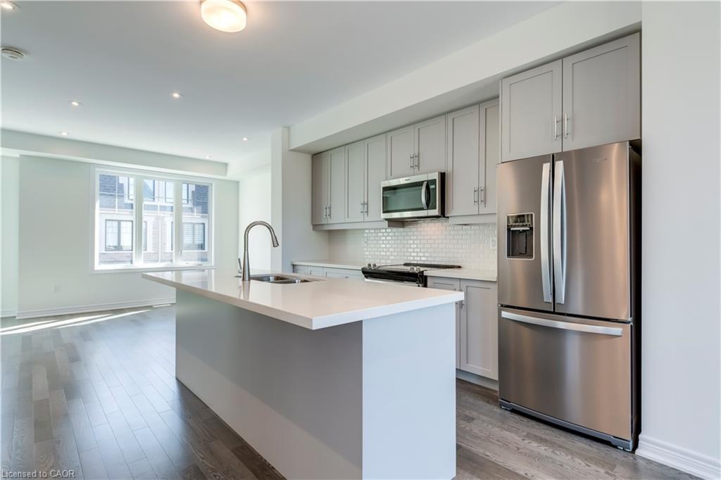 14 Folcroft Street, Brampton, ON - Indoor Photo Showing Kitchen With Upgraded Kitchen
