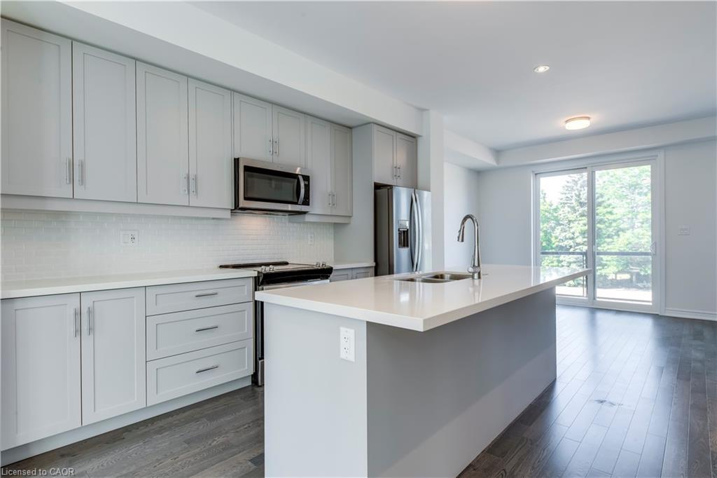 14 Folcroft Street, Brampton, ON - Indoor Photo Showing Kitchen With Upgraded Kitchen