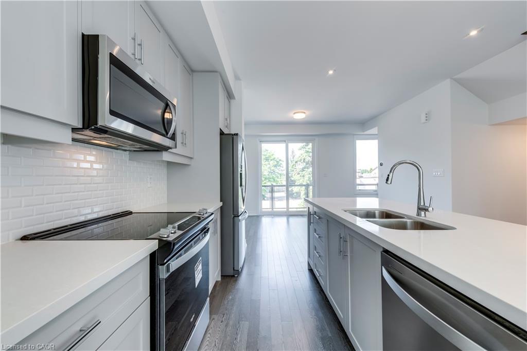 14 Folcroft Street, Brampton, ON - Indoor Photo Showing Kitchen With Double Sink With Upgraded Kitchen