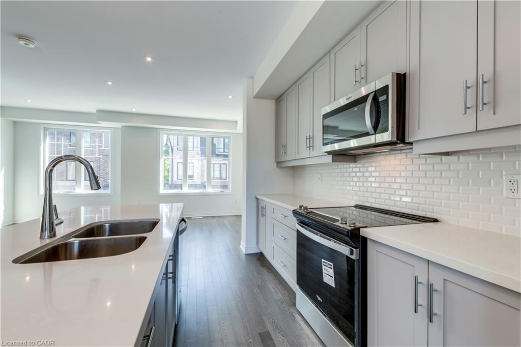 14 Folcroft Street, Brampton, ON - Indoor Photo Showing Kitchen With Double Sink With Upgraded Kitchen