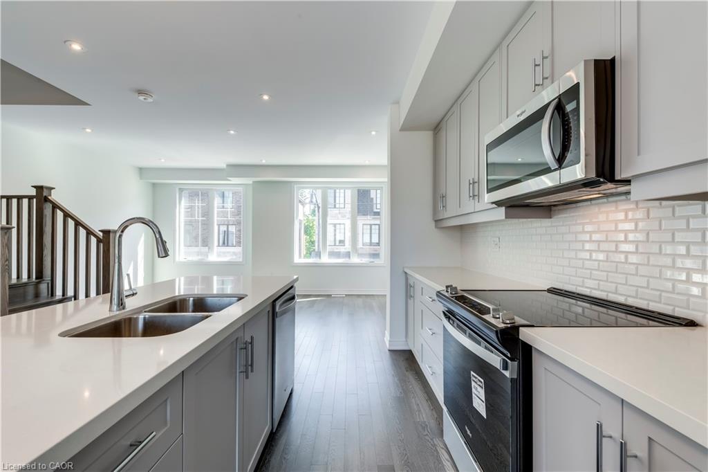 14 Folcroft Street, Brampton, ON - Indoor Photo Showing Kitchen With Double Sink With Upgraded Kitchen