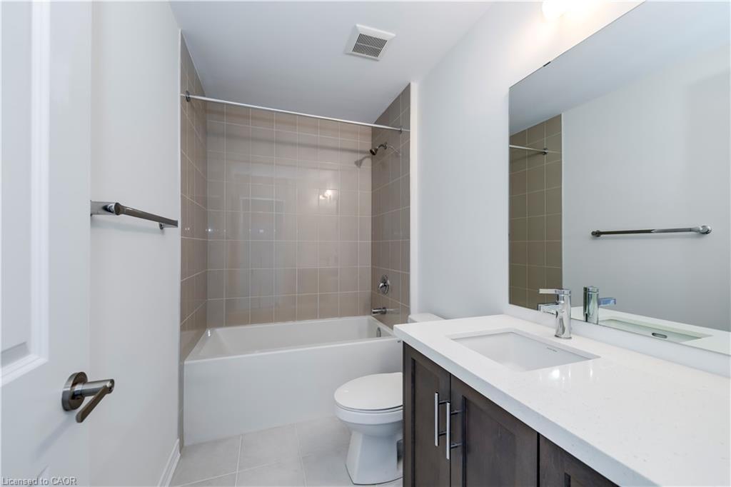 14 Folcroft Street, Brampton, ON - Indoor Photo Showing Bathroom