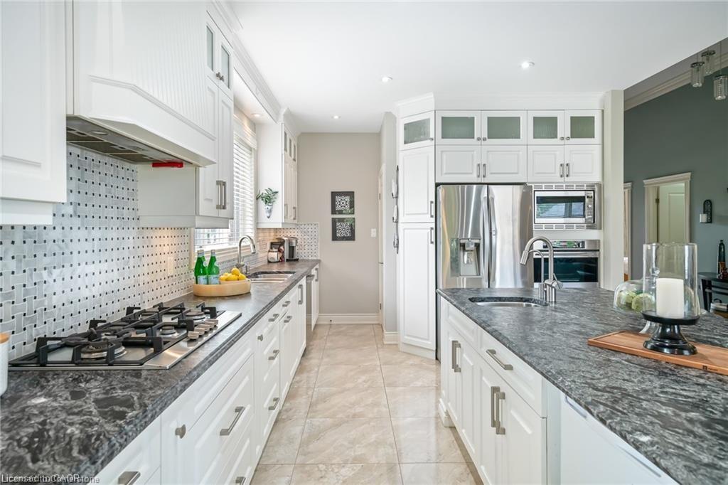 48 Casablanca Boulevard S, Grimsby, ON - Indoor Photo Showing Kitchen With Upgraded Kitchen