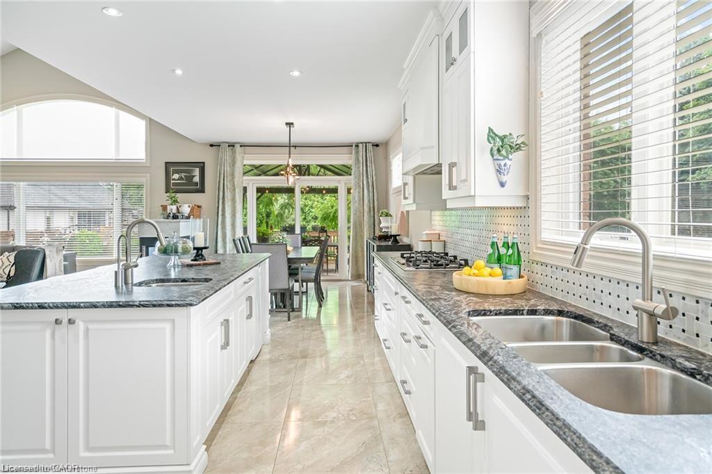 48 Casablanca Boulevard S, Grimsby, ON - Indoor Photo Showing Kitchen With Double Sink With Upgraded Kitchen