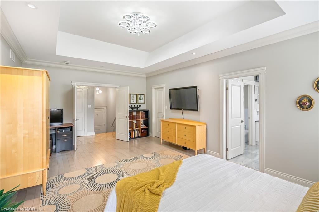 48 Casablanca Boulevard S, Grimsby, ON - Indoor Photo Showing Bedroom