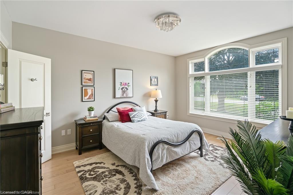 48 Casablanca Boulevard S, Grimsby, ON - Indoor Photo Showing Bedroom