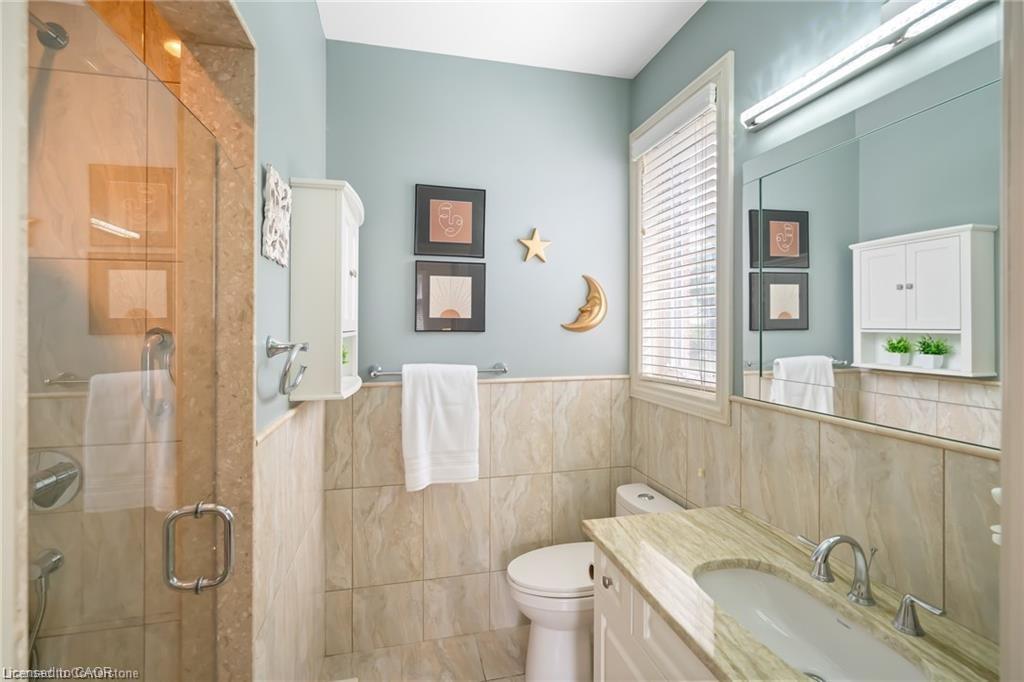48 Casablanca Boulevard S, Grimsby, ON - Indoor Photo Showing Bathroom