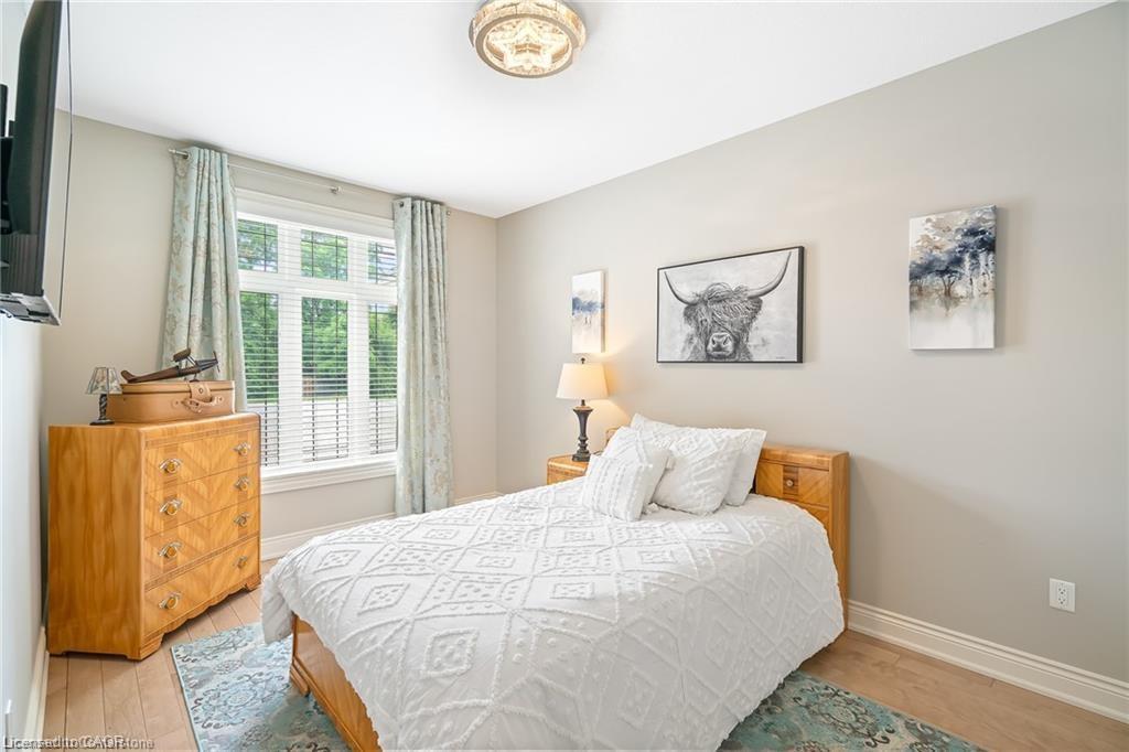 48 Casablanca Boulevard S, Grimsby, ON - Indoor Photo Showing Bedroom