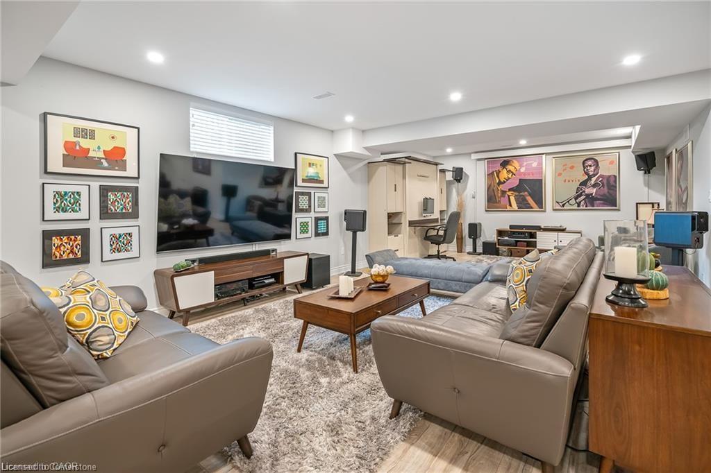 48 Casablanca Boulevard S, Grimsby, ON - Indoor Photo Showing Living Room