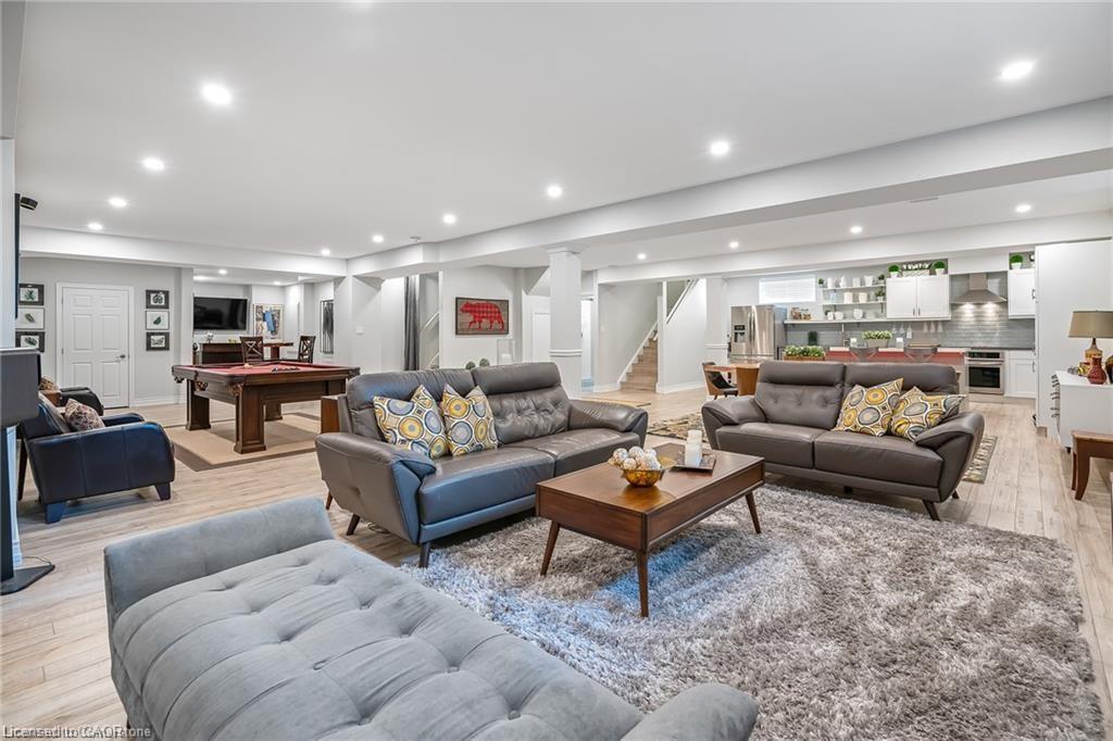 48 Casablanca Boulevard S, Grimsby, ON - Indoor Photo Showing Living Room