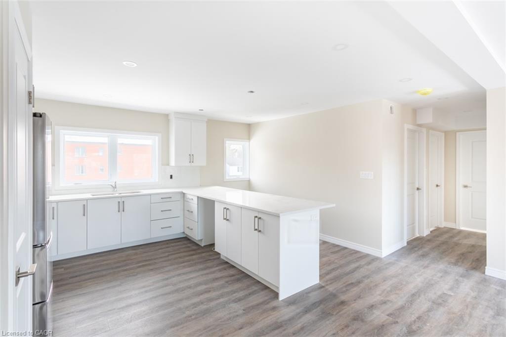 3-816 Concession Street, Hamilton, ON - Indoor Photo Showing Kitchen