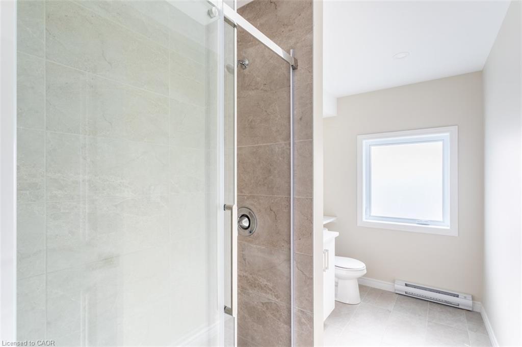 3-816 Concession Street, Hamilton, ON - Indoor Photo Showing Bathroom