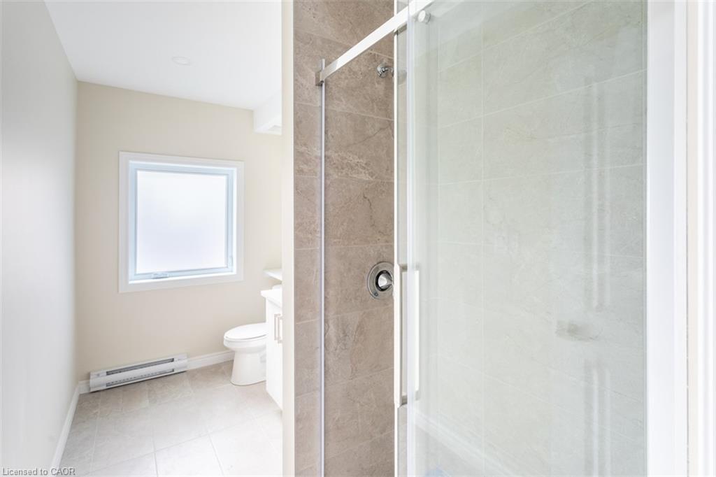 2-816 Concession Street, Hamilton, ON - Indoor Photo Showing Bathroom