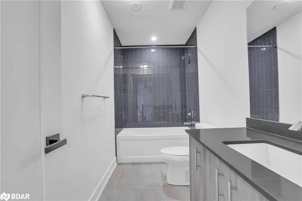 117 Sladden Court Court, Thornbury, ON - Indoor Photo Showing Bathroom